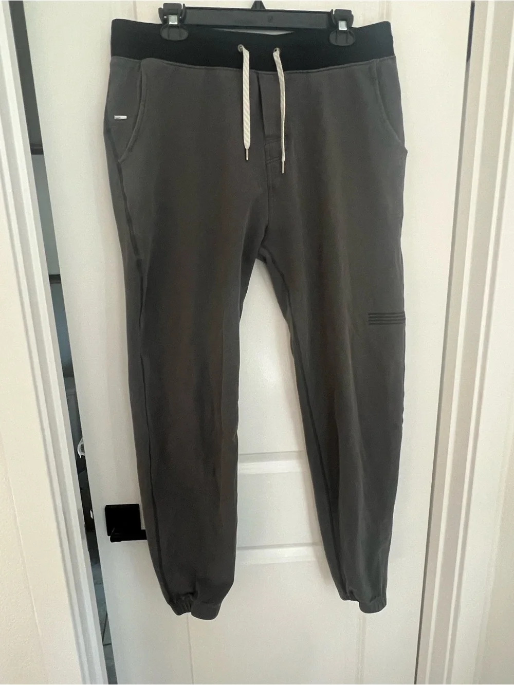 Vuori Men’s XXL Gray Jogger Sweatpants Drawstring Athletic Lounge Pants